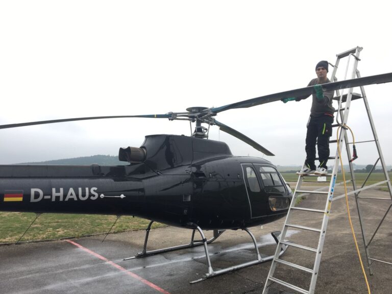 Auch Hubschrauber müssen zum Friseur