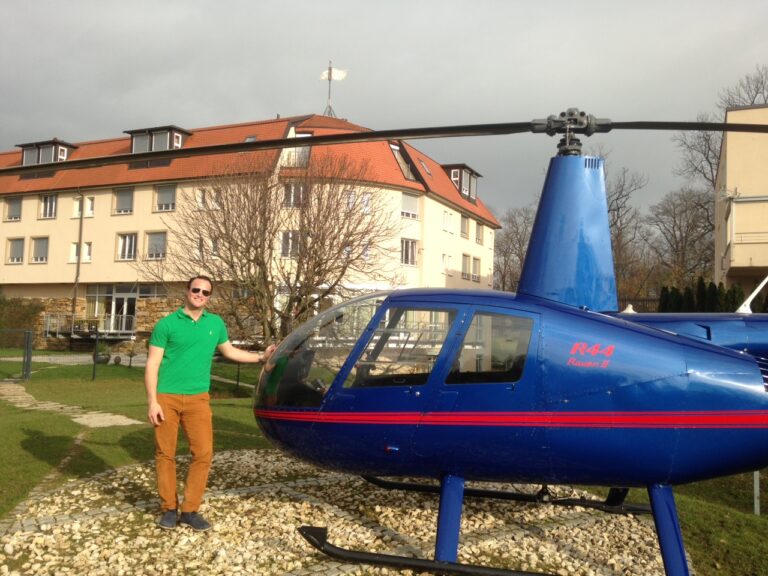 Rundflug und Mittagessen auf der Burg
