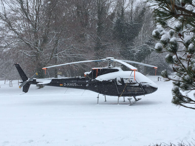 Mit dem Heli zum Biathlon